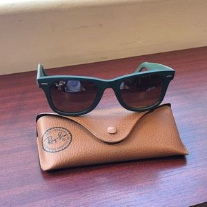 Ray-Ban Wayfarer Polarized Sunglasses
